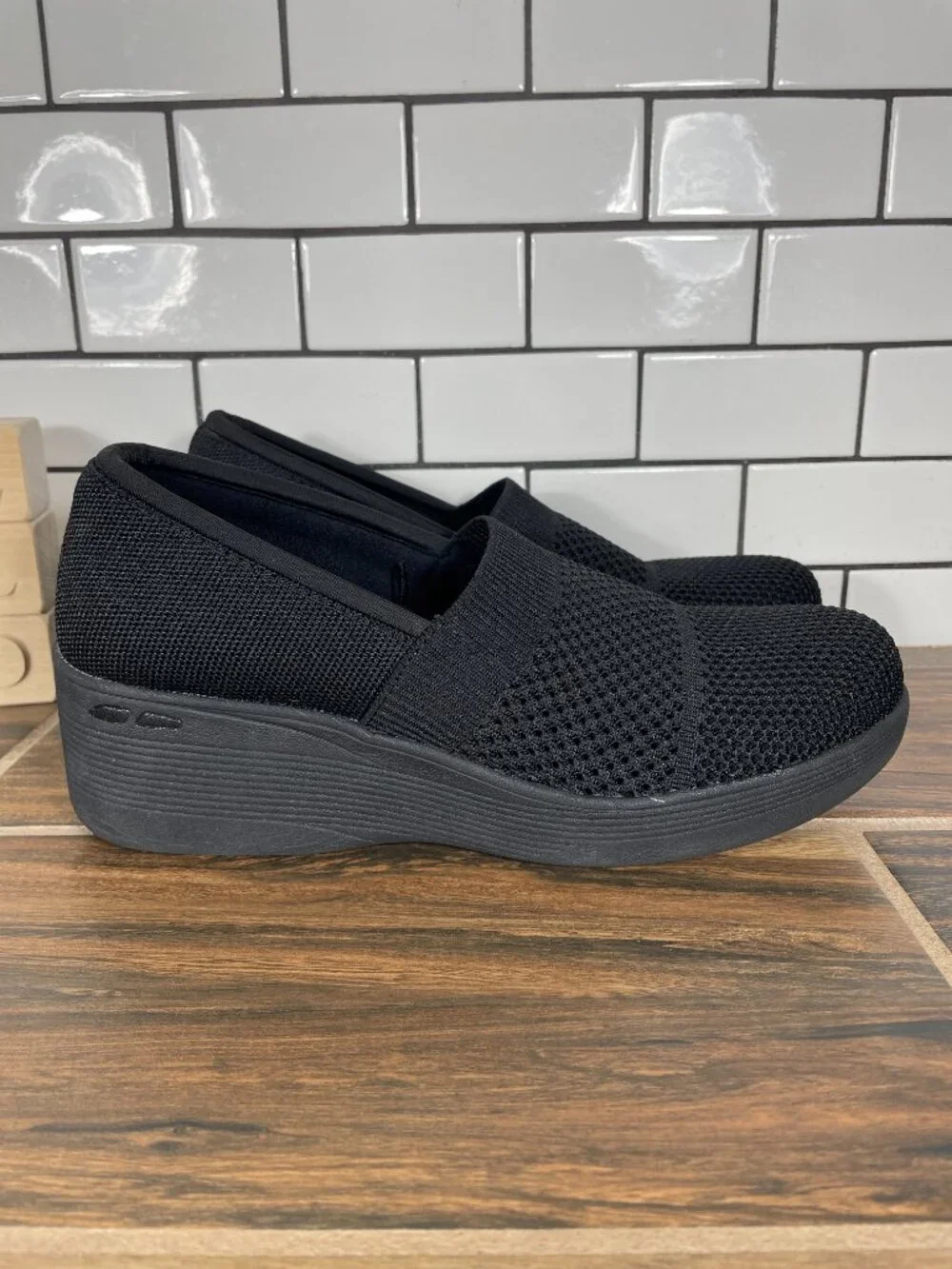 Skechers Pier Lite Shoes Womens Size 9 Wide Black Lightweight Slip On Wedge